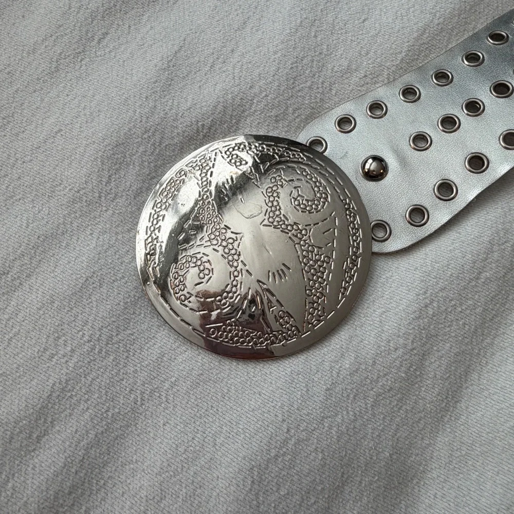 Unbranded metallic silver